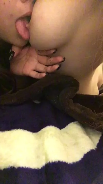 kissing