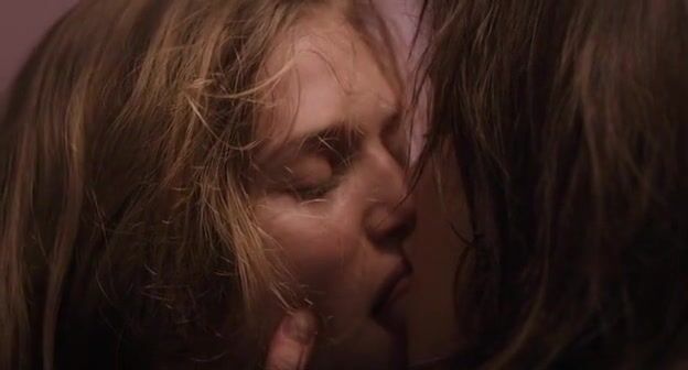 Katie Cassidy kiss scene