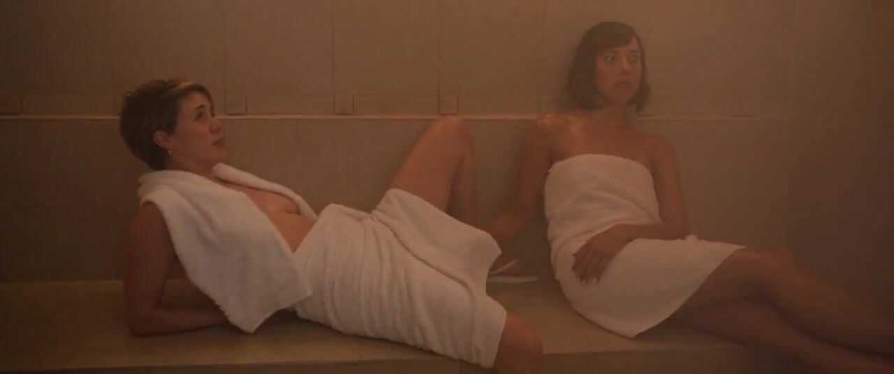 Aubrey Plaza lending Alice Wetterlund a hand