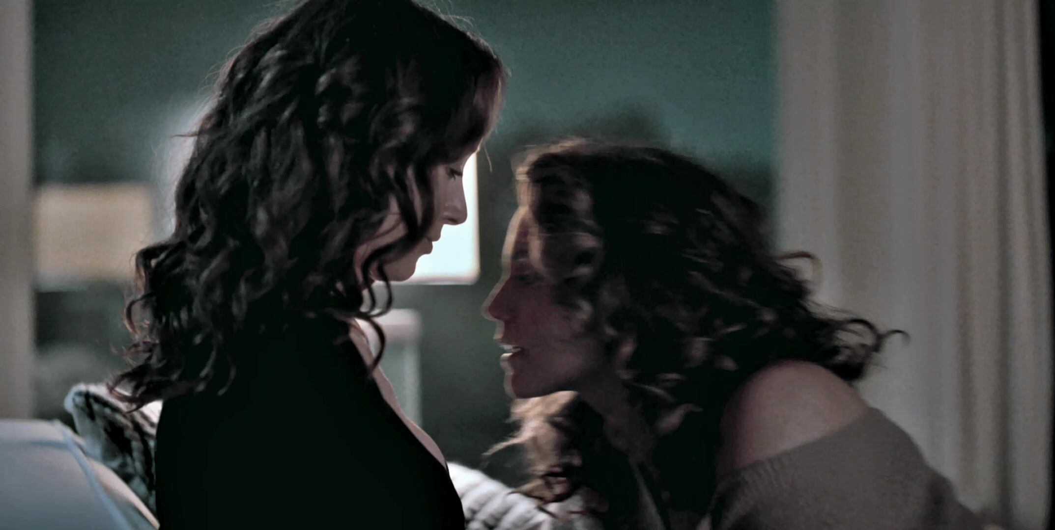 Jennifer Beals & Sepideh Moafi in The L Word: Generation Q [S2E2-2021]