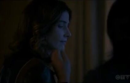 Cobie Smulders & Cynthia Addai-Robinson - Stumptown S1E13