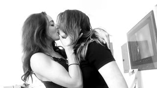 Lesbians: Don't you love us? There's nothing better than two pretty ladies making out! #3