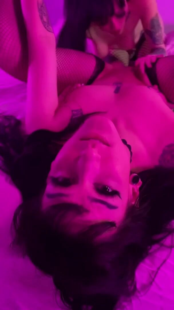 Love feeling her pussy on my tongue