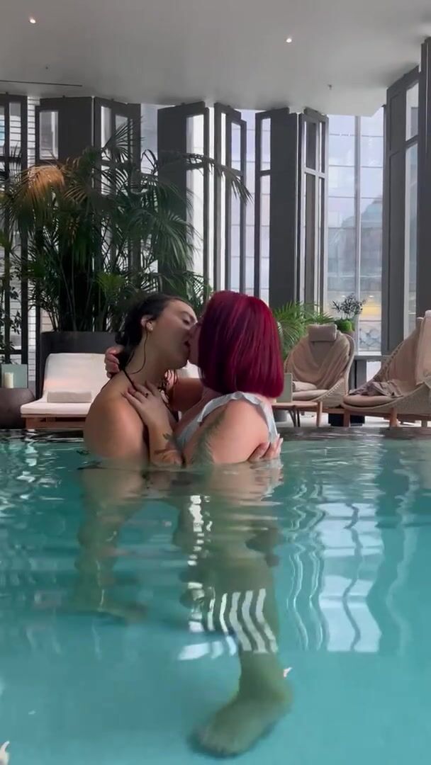 Lesbians in paradise