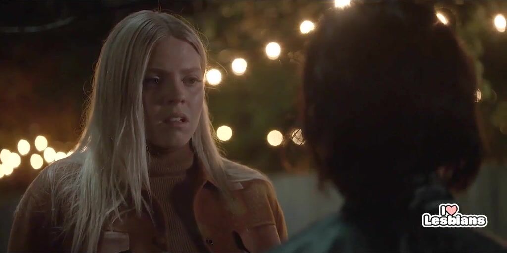 Renee Rapp & Midori Francis (The Sex Lives of College Girls - s01e05)