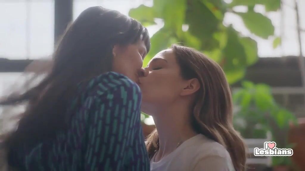 Zoe Chao & Kathleen Munroe (Strangers s02e03)