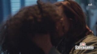 ilovelesbians: Jennie Silfverhjelm & Siham Shurafa (Lea - s01e01) #4