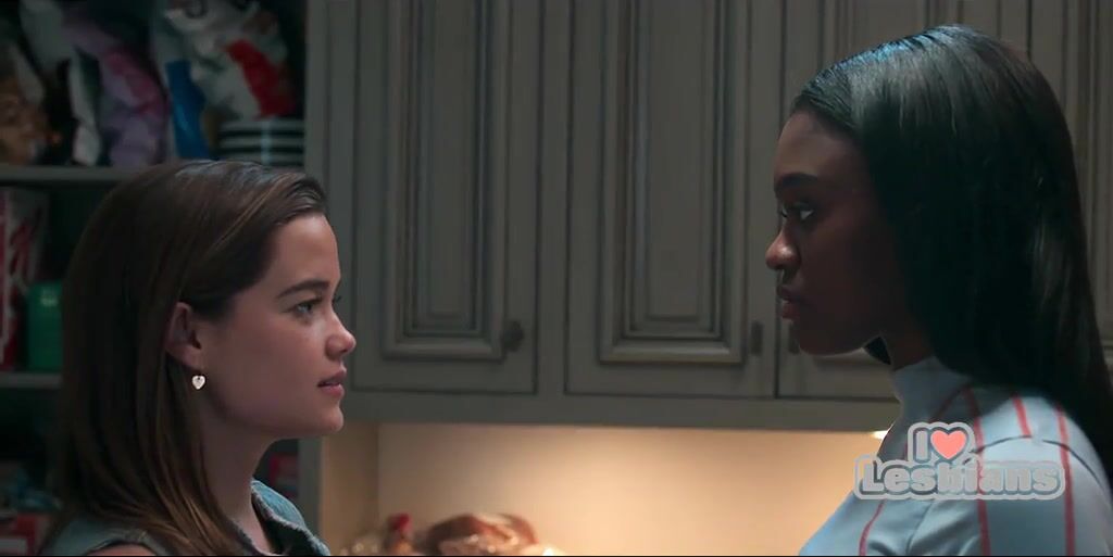 Sarah Catherine Hook & Imani Lewis (First Kill - s01e01) *NO MUSIC*