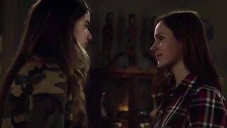 Haley Ramm & Dylan Gelula (Chasing Life - s02e05)
