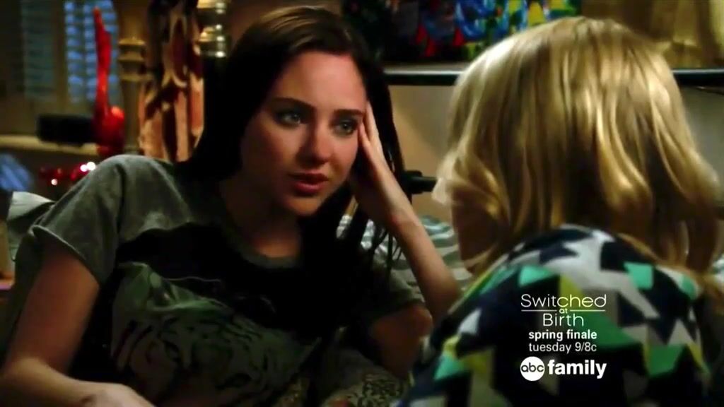Haley Ramm & Gracie Dzienny (Chasing Life - s01e19 #Scene01)